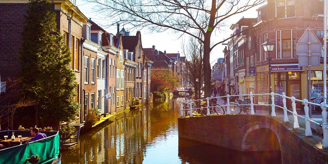 Delft vs Amsterdam